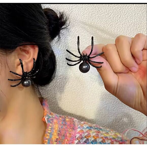 New Fashion Black Spider Pearl Earring Trendy Personality Dark Style Halloween E - Picture 3 of 4